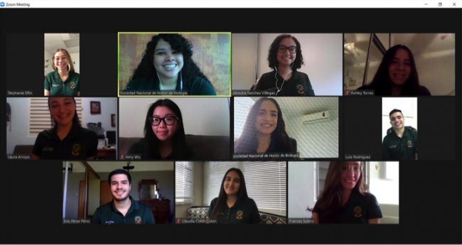 Miembros del capítulo Zeta Alpha, de la Sociedad Nacional de Honor de Biología, Beta Beta Beta (βββ), del RUM, en una de sus reuniones virtuales. (Suministrada)
