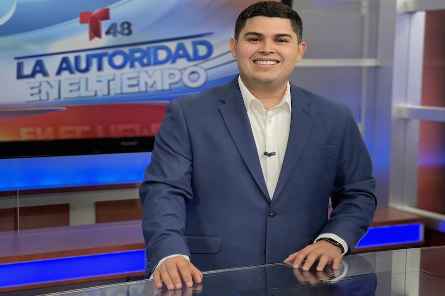 El egresado Abimael Castro, graduado del Departamento de Geología del RUM, fue reclutado por la cadena Telemundo 48 en el Área de la Bahía de San Francisco, en California.