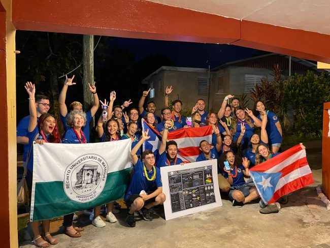 El colectivo del RUM se coronó como tricampeón del evento, con el proyecto Discovery and Endeavour-Ceres Interplanetary Pathway for Human Exploration and Research (DECIPHER), en el que diseñaron una misión robótica y tripulada al planeta enano Ceres que ocurriría en la década del 2040. Suministrada SEDS UPRM