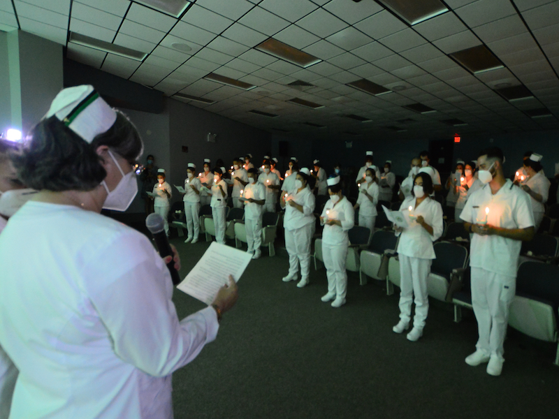 El Departamento de Enfermería del Recinto Universitario de Mayagüez de la Universidad de Puerto Rico celebró la tan esperada Ceremonia de Iniciación a la Profesión de la Enfermería, en la que se tomó juramentación a estos colegiales, en el anfiteatro doctora Josefina Torres Torres.