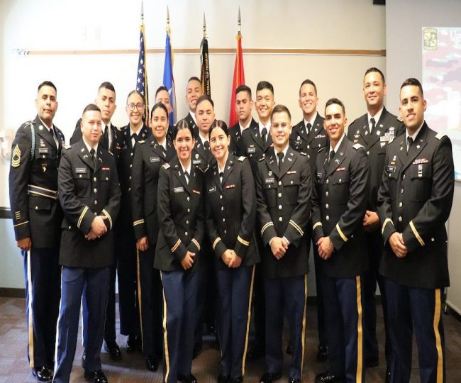 El Departamento de Ciencias Militares del Cuerpo de Adiestramiento para Oficiales de la Reserva del Ejército de los Estados Unidos del RUM celebró su ceremonia de comisión a quince cadetes ascendidos como Segundos Tenientes.  (Suministrada)