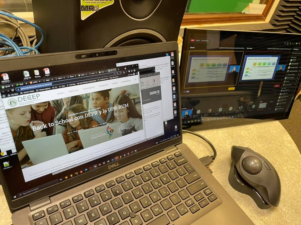 En un hito histórico para el Recinto Universitario de Mayagüez (RUM) de la Universidad de Puerto Rico (UPR), esta semana se adiestraron 13 mil maestros del Departamento de Educación de Puerto Rico (DEPR), mediante videoconferencia simultánea por la plataforma de Microsoft Teams.