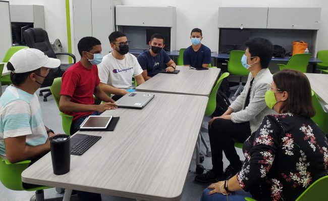 Las catedráticas, junto a un grupo de estudiantes de ambas instituciones, usarían la tecnología denominada blockchain, para medir el estatus de una red eléctrica. Foto Prensa RUM NSF Award