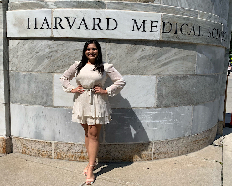 La estudiante graduada Paola Matos Ruiz, egresada del Recinto Universitario de Mayagüez (RUM), de la Universidad de Puerto Rico (UPR), del Departamento de Biología, fue admitida en agosto de este año a la Escuela de Medicina de Harvard University. Se graduó en el año 2018, actualmente radicada en el estado en Boston, Massachusetts con el propósito de cumplir su sueño de convertirse en doctora en Medicina.