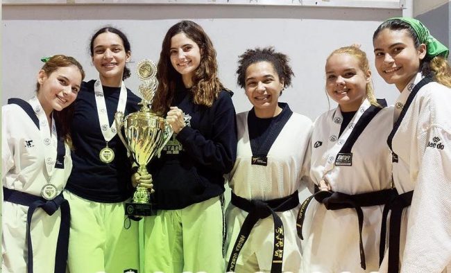 Las Juanas  de Taekwondo se proclamaron campeonas de esa disciplina en la LAI. Foto Huella Deportiva Giving Tuesday Now
