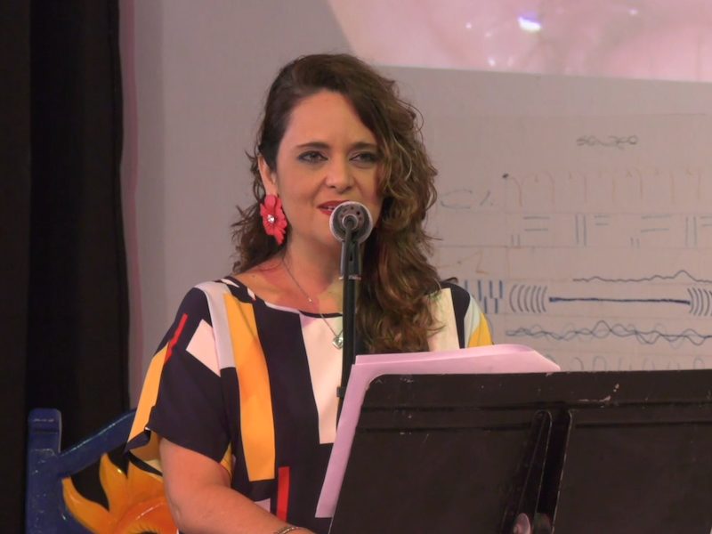 Dentro del acto de escribir, la poeta yaucana Carmen R. Marín, egresada del Departamento de Estudios Hispánicos del Recinto Universitario de Mayagüez (RUM) de la Universidad de Puerto Rico (UPR), presenta el tema del amor entre seres de sexualidades diversas. Recientemente, la autora de tres publicaciones, obtuvo un premio otorgado por la Fundación Flamboyán junto con la Andrew W. Mellon Foundation.