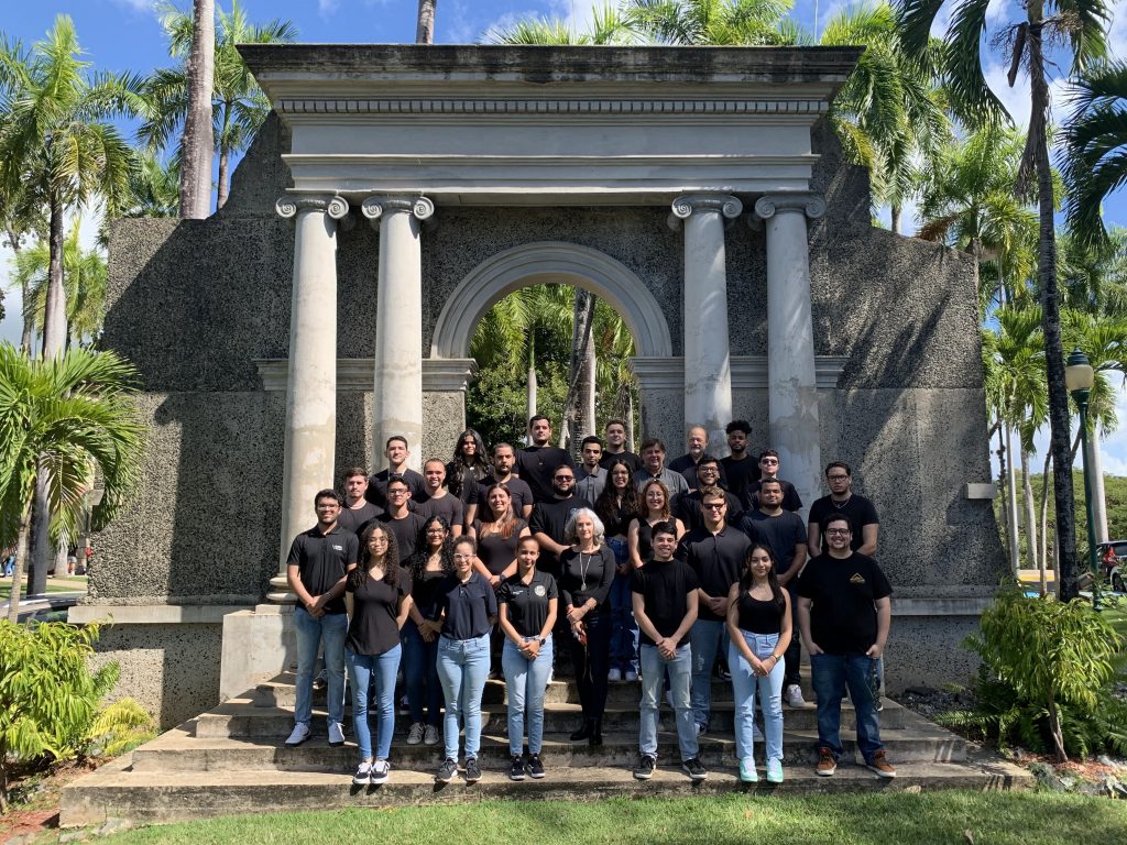 Por cuarto año consecutivo, el capítulo estudiantil Students for the Exploration and Development of Space (SEDS), del Recinto Universitario de Mayagüez (RUM) de la Universidad de Puerto Rico (UPR), fue seleccionado para avanzar a la siguiente fase de la competencia Revolutionary Aeroespace Systems Concepts-Academic Linkage (RASC-AL) de la Administración Nacional de Aeronáutica y el Espacio (NASA). Suministrada