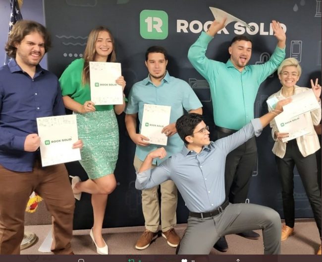 Cuatro de las siete becas que otorgó la empresa Rock Solid Technologies Inc. recayeron sobre estudiantes de Ingeniería de Software del Recinto Universitario de Mayagüez (RUM). Suministrada Becas Rock Solid