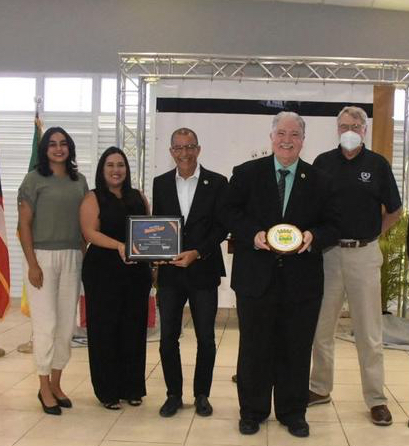 El Centro de Transferencia de Tecnología y Transportación del Departamento de Ingeniería Civil y Agrimensura (INCI) del Recinto Universitario de Mayagüez (RUM) realizó la actividad de premiación de los municipios ganadores de la Competencia de Innovación en la Transportación 2022: Build a Better Mousetrap (BABM), que reconoció a cinco pueblos de Puerto Rico por sus ideas innovadoras, el evento tuvo lugar en el anfiteatro de Enfermería. El Municipio de Toa Baja ganó el primer lugar a nivel federal frente a 19 estados, de 67 ideas que se sometieron.