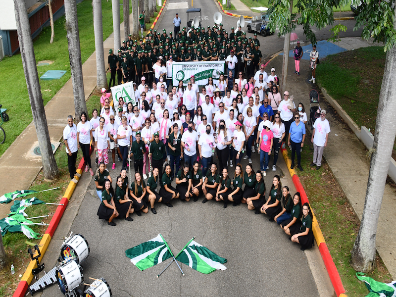 Bajo el lema Tocando corazones, el Recinto Universitario de Mayagüez (RUM) realizó la séptima edición de la Marcha Rosada contra el Cáncer de Seno, de la Sociedad Americana contra el Cáncer Unidad Oeste, en esta ocasión de manera presencial, luego de una pausa provocada por la crisis de salubridad mundial. El evento contó con la participación de estudiantes, profesores y empleados de la institución.