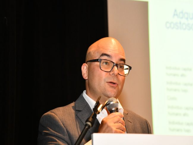 El doctor Vargas Silva explicó en su alocución los beneficios de la migración. Carlos Díaz/Prensa RUM