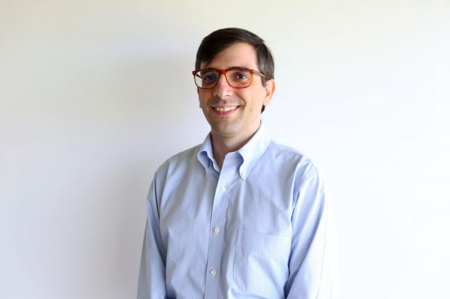 El doctor Umberto Ciri, catedrático asociado del Departamento de Ingeniería Mecánica (INME), recibió una subvención de $150 mil del Departamento de Energía de los Estados Unidos (DOE), con el fin de estudiar los efectos de los parque eólicos marinos a gran escala  asociados con las condiciones climáticas de Puerto Rico. Suministrada Dr. Umberto Ciri