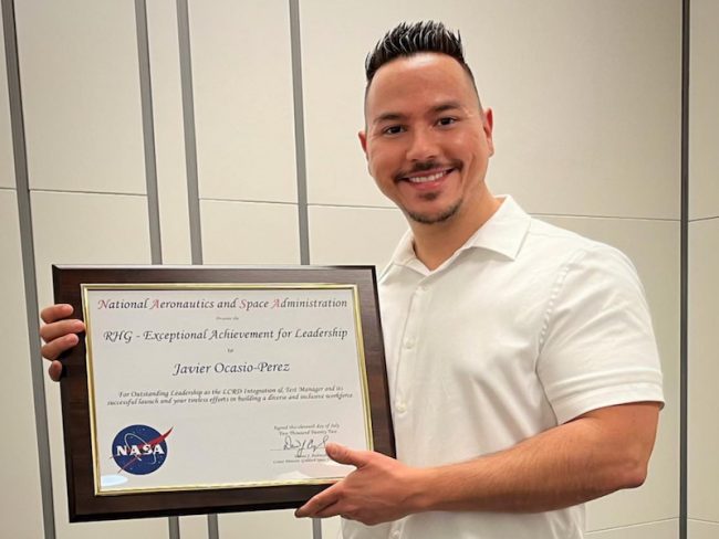 El egresado Javier Ocasio Pérez fue reconocido por partida doble por la NASA. Suministrada