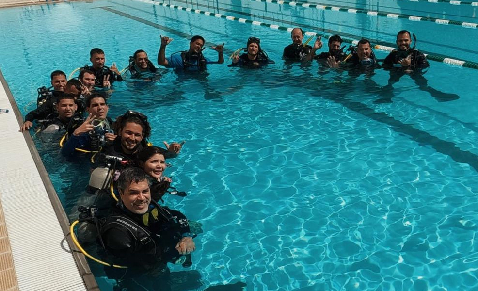 El Programa Sea Grant de la Universidad de Puerto Rico (UPR), con sede en el Recinto Universitario de Mayagüez (RUM), certificó a 14 pescadores de Cabo Rojo en el curso de buceo PADI Open Water Diver. Del mismo modo, cinco miembros de la comunidad obtuvieron la certificación PADI Emergency First Response and Oxygen Provider.