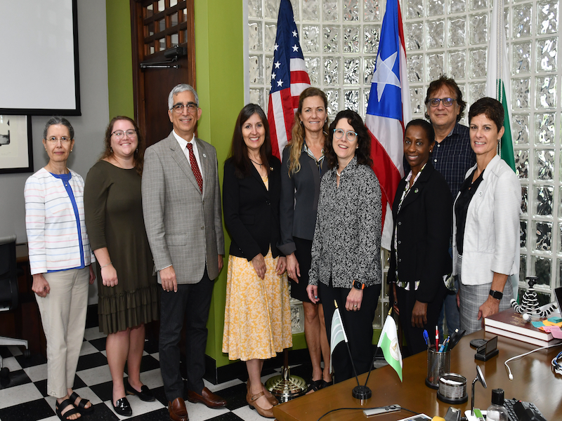 Un grupo de científicos de la Fundación Nacional de la Ciencia (NSF) visitó el Recinto Universitario de Mayagüez (RUM) con el propósito de realizar un conversatorio con los profesores y de paso conocer las instalaciones de la institución, que sirvió también para encaminar futuros proyectos de investigación con fondos de la entidad.