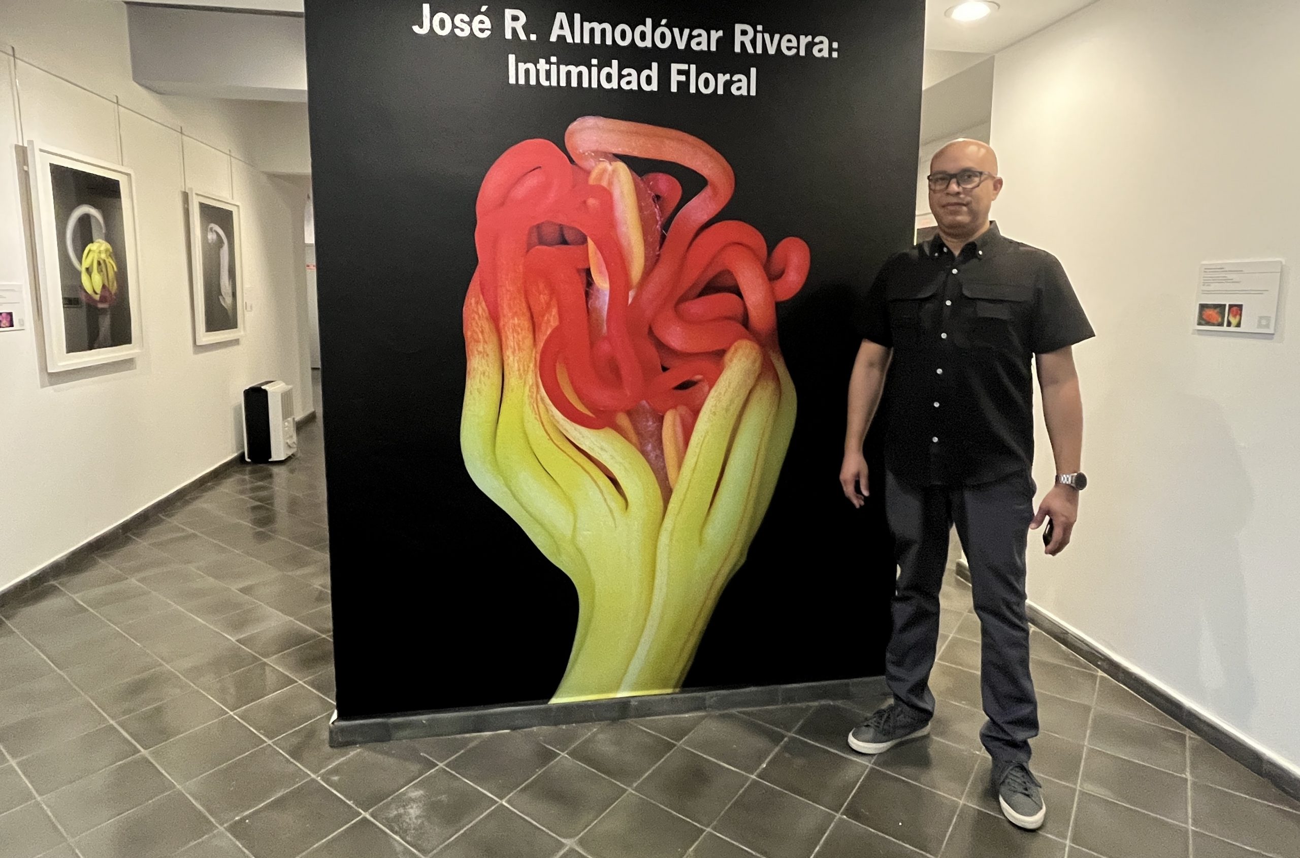 El MUSA, Museo de Arte del Recinto Universitario de Mayagüez (RUM), inauguró la exposición Intimidad floral, del fotógrafo científico José R. Almodóvar Rivera, quien labora en el Departamento de Biología del RUM. Foto Prensa RUM José R. Almodóvar