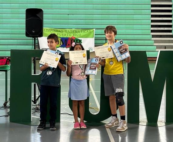 El Recinto Universitario de Mayagüez (RUM) fue sede de las Olimpiadas Matemáticas de Puerto Rico (OMPR) que finalizó su ciclo 2022-2023 con la participación de unos 2,238 estudiantes de sobre 200 planteles escolares de 63 municipios de la Isla. El pasado sábado, 15 de abril de 2023 se llevó a cabo la tercera fase de este ciclo en la que 200 alumnos obtuvieron las mayores puntuaciones en la fase anterior.