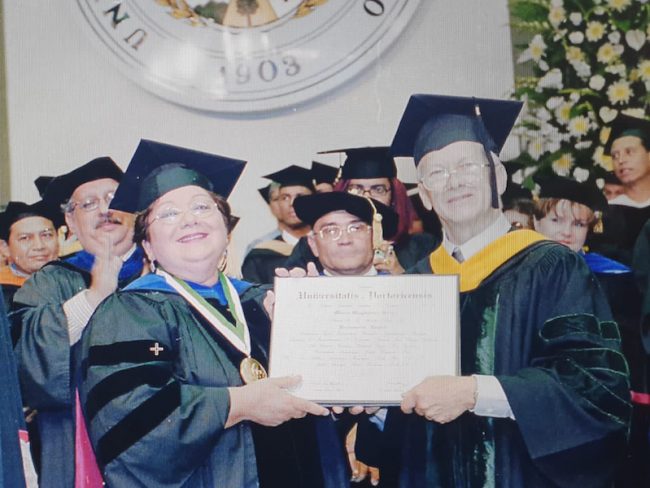 La doctora María M. Solá Fernández fue profesora emérita de la UPR y catedrática jubilada del Departamento de Estudios Hispánicos. Foto Carlos Díaz/Prensa RUM