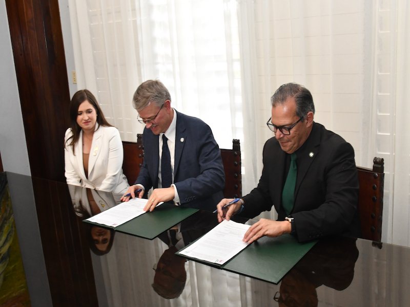 Con el fin de reafirmar y fortalecer una alianza que ha permanecido por más de 30 años, el Recinto Universitario de Mayagüez (RUM) y el Engineer Research and Development Center (ERDC), suscribieron un nuevo acuerdo de colaboración que aspira a continuar brindando oportunidades de investigación, internados de verano y otras alianzas, entre ambas entidades.