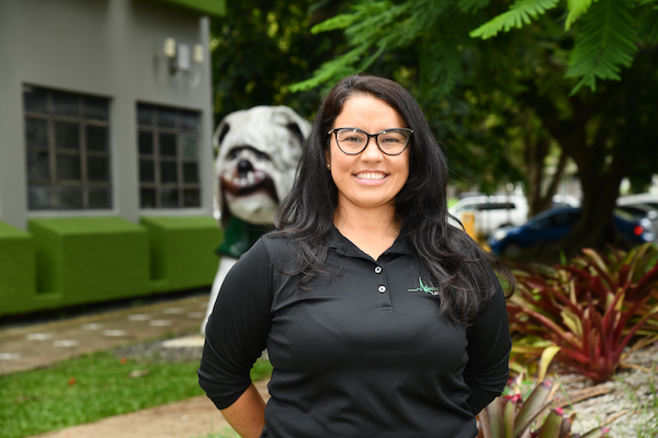 La doctora Iris A. Figueroa Robles, catedrática del Departamento de Kinesiología del Recinto Universitario de Mayagüez (RUM), recibió el aval de la Federación Internacional de Baloncesto en Silla de Ruedas (IWBF, por sus siglas en inglés) para ejercer oficialmente como Clasificadora a nivel nacional y de las Américas, lo que la convierte en pionera como mujer puertorriqueña en contar con ambos títulos de la prestigiosa organización deportiva.