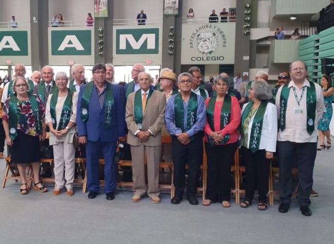 La centésima décima graduación del Colegio tuvo de padrinos y madrinas a la clase de 1973. Foto Carlos Díaz/Prensa RUM Graduación 110