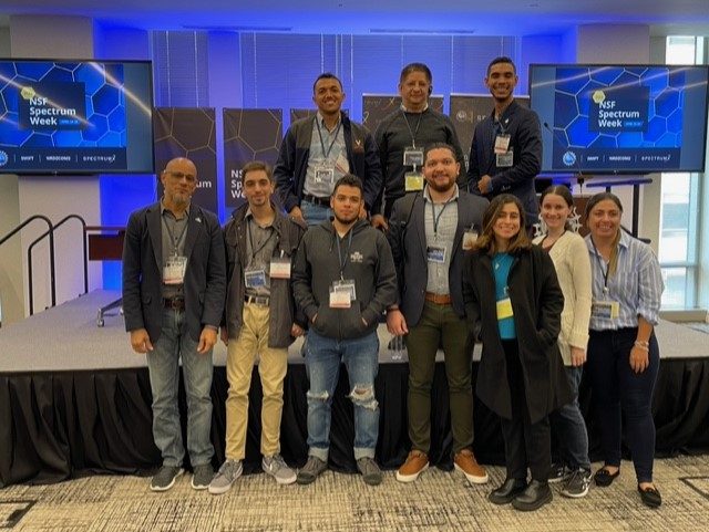 Un grupo de diez estudiantes del Recinto Universitario de Mayagüez (RUM) participó en el primer Spectrum Week, evento organizado por el programa de Spectrum Innovation Initiative de la Fundación Nacional de la Ciencia (NSF), donde tuvieron la oportunidad de presentar los afiches de sus trabajos de investigación y de formar parte de diferentes plataformas educativas.