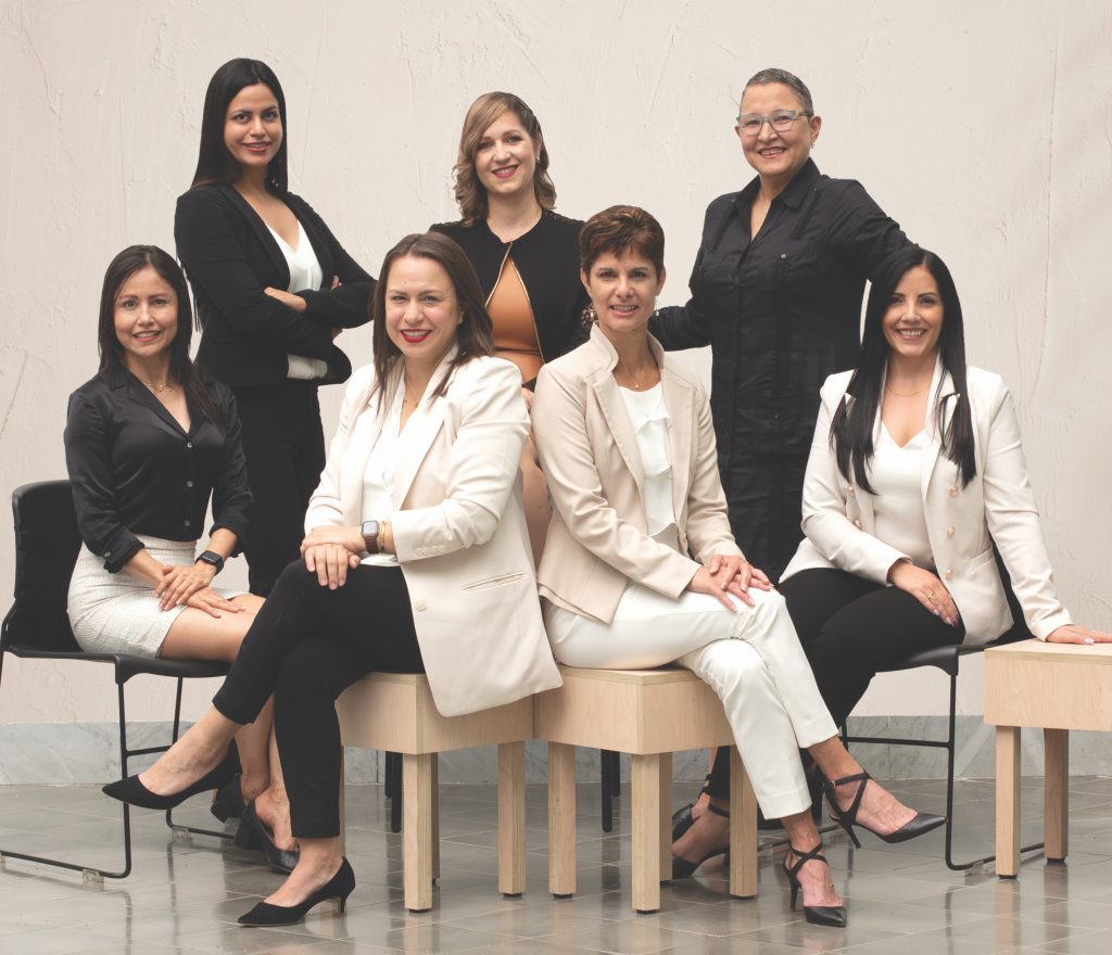 Como un tributo a la fuerza femenina que integra el Colegio de Ingeniería, del Recinto Universitario de Mayagüez (RUM), la revista Engineering Now publicó su tercera edición dedicada en su totalidad a resaltar a las mujeres profesionales, docentes, estudiantes y empleadas administrativas por su aportación a las distintas disciplinas que componen esa facultad.