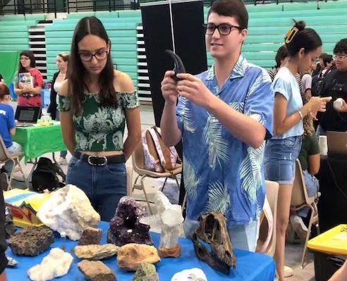 El capítulo estudiantil que pertenece a la Sociedad Meteorológica de Puerto Rico (SMPR), adscrito al Recinto Universitario de Mayagüez (RUM), recibió decenas de estudiantes de escuela intermedia y superior en su decimoquinta edición del Weather Fest 2023, que tuvo lugar en el Coliseo Rafael A. Mangual.