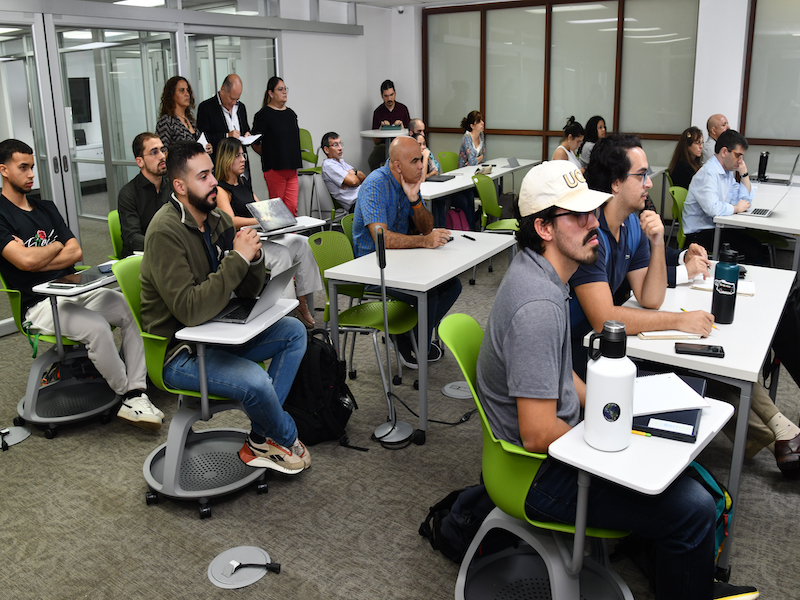 Un grupo de científicos expertos en el tema de energía renovable del Laboratorio Nacional de Energía Renovable (NREL), la Universidad de Stanford y la Universidad de California-Davis (UC Davis) se reunió en el Recinto Universitario de Mayagüez (RUM) para trabajar en conjunto con profesores del sistema de la Universidad de Puerto Rico (UPR), como parte de las iniciativas que realiza la Academia de la Investigación para Facultad y Postdoctorales.