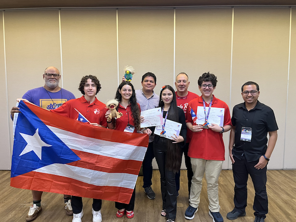 Puerto Rico brilló en la Olimpiada Iberoamericana de Matemáticas con medallas de plata y bronce, que obtuvieron dos jóvenes que formaron parte de los ciclos de adiestramiento que ofrece el proyecto de Olimpiadas Matemáticas de Puerto Rico (OMPR), adscrita al Departamento de Ciencias Matemáticas del Recinto Universitario de Mayagüez (RUM).