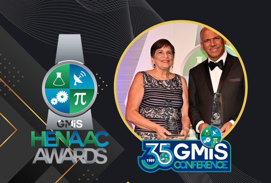 Imagen que muestra el logo de Great Minds in Stem junto a los dos premiados del RUM: Ellen Ríos y Manuel Jiménez.