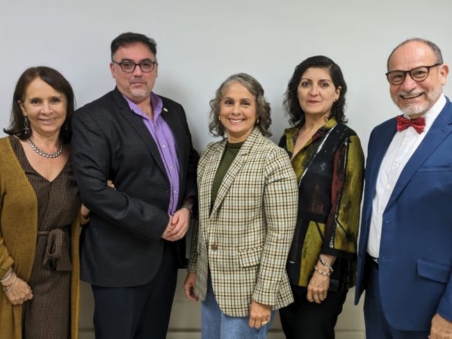 Desde la izquierda, los doctores Mónica Alfaro Lozano, Matías Cafaro, Bernadette Delgado, Laura López y Moisés Orengo, parte del equipo que recibió una subvención millonaria para apoyar a estudiantes de Química, Biología y Psicología. Suministrada Desde la izquierda, los doctores Mónica Alfaro Lozano, Matías Cafaro, Bernadette Delgado, Laura López y Moisés Orengo, parte del equipo que recibió una subvención millonaria para apoyar a estudiantes de Química, Biología y Psicología.