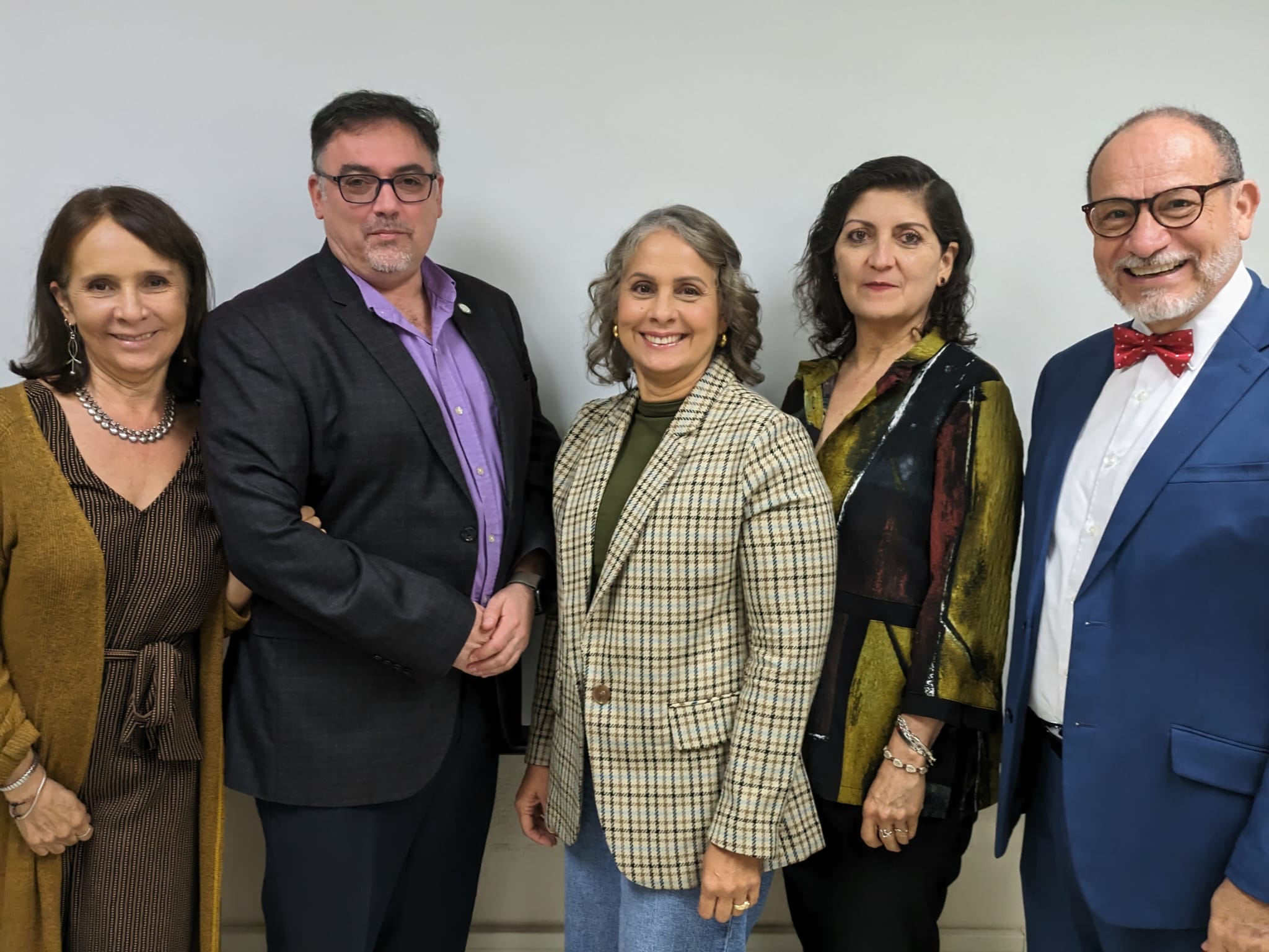 Desde la izquierda, los doctores Mónica Alfaro Lozano, Matías Cafaro, Bernadette Delgado, Laura López y Moisés Orengo, parte del equipo que recibió una subvención millonaria para apoyar a estudiantes de Química, Biología y Psicología. Suministrada Desde la izquierda, los doctores Mónica Alfaro Lozano, Matías Cafaro, Bernadette Delgado, Laura López y Moisés Orengo, parte del equipo que recibió una subvención millonaria para apoyar a estudiantes de Química, Biología y Psicología.