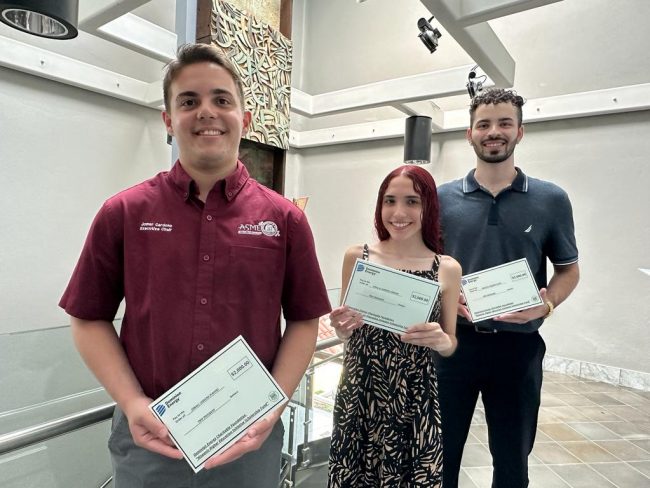 Tres de los cinco recipientes de la beca Dominion Energy. Foto Prensa RUM Tres de los cinco recipientes de la beca Dominion Energy.