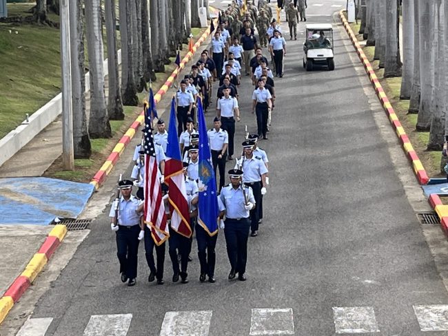 El Destacamento 756 del Cuerpo de Adiestramiento para Oficiales de la Reserva de la Fuerza Aérea del Recinto Universitario de Mayagüez (RUM), conocido como Air Force ROTC, conmemoró el Día del Veterano con una parada por las principales vías del campus con el propósito de honrar el sacrificio y la valentía de los que formaron parte del cuerpo militar. Foto Prensa RUM El Destacamento 756 del Cuerpo de Adiestramiento para Oficiales de la Reserva de la Fuerza Aérea del Recinto Universitario de Mayagüez (RUM), conocido como Air Force ROTC, conmemoró el Día del Veterano con una parada por las principales vías del campus con el propósito de honrar el sacrificio y la valentía de los que formaron parte del cuerpo militar.