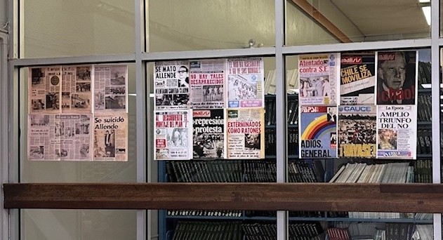 La exhibición se realizó en el vestíbulo de la Biblioteca General del RUM. Suministrada La exhibición se realizó en el vestíbulo de la Biblioteca General del RUM. Suministrada