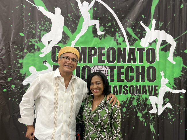 La competencia se le dedicará a Carlos Acosta y Nilsa Paris Millán, exatletas colegiales quienes cosecharon triunfos nacionales e internacionales y hoy continúan como entrenadores de saltos y velocidad en la Universidad de Puerto Rico.  PrensaRUM La competencia se le dedicará a Carlos Acosta y Nilsa Paris Millán, exatletas colegiales quienes cosecharon triunfos nacionales e internacionales y hoy continúan como entrenadores de saltos y velocidad en la Universidad de Puerto Rico. PrensaRUM