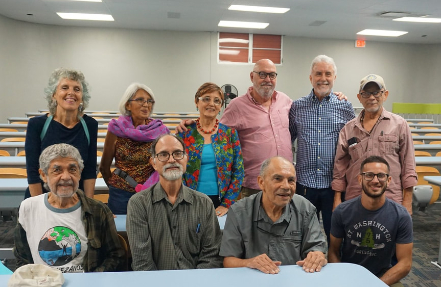La foto grupal muestra a los líderes comunitarios de aquella gesta histórica.