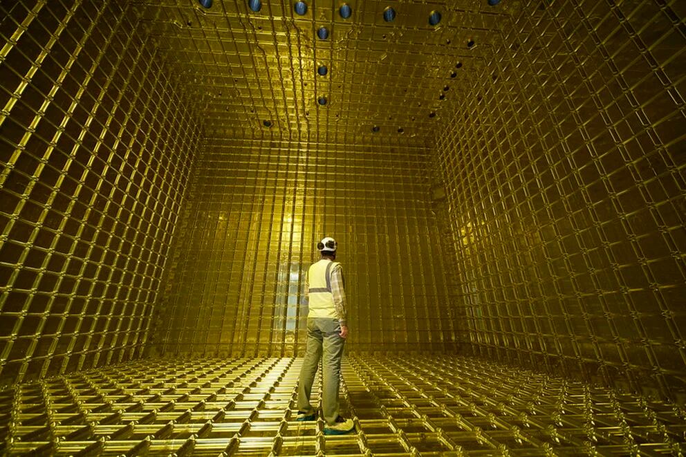 Interior de un protoDUNE, parte de programa piloto de lo que será la construcción final de un detector gigante de neutrinos. Suministrada