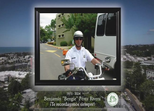 Imagen de Bengie guiando su motora. Imagen de Bengie guiando su motora.