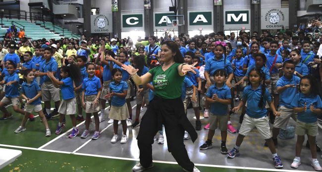 El Recinto Universitario de Mayagüez (RUM) fue sede ayer de la celebración del Día Mundial de la Actividad Física, evento organizado por el Departamento de Kinesiología, en el que participaron unos 720 niños y jóvenes de escuelas del área. Foto Carlos Díaz/Prensa RUM