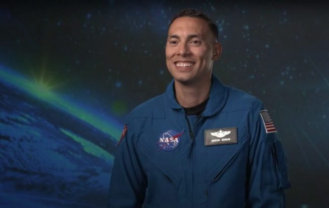 El doctor Marcos Gabriel Berríos Roldán, quien el pasado mes se convirtió en el segundo puertorriqueño designado como astronauta de la Administración Nacional de Aeronáutica y el Espacio  (NASA), será el orador invitado de la Premiación del Ciclo de las Olimpiadas Matemáticas de Puerto Rico (OMPR) 2023-2024.   Fotocaptura NASA El doctor Marcos Gabriel Berríos Roldán, quien el pasado mes se convirtió en el segundo puertorriqueño designado como astronauta de la Administración Nacional de Aeronáutica y el Espacio (NASA), será el orador invitado de la Premiación del Ciclo de las Olimpiadas Matemáticas de Puerto Rico (OMPR) 2023-2024. Fotocaptura NASA