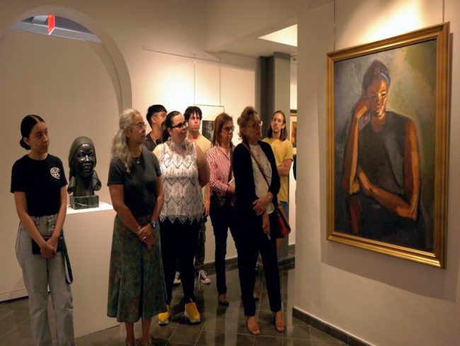 Durante la visita al RUM, la autora de Las madres recordó las raíces de su progenitora cuando vivió en Mayagüez. Fotocaptura Alexander Machado Martínez/Prensa RUM Durante la visita al RUM, la autora de Las madres recordó las raíces de su progenitora cuando vivió en Mayagüez. Fotocaptura Alexander Machado Martínez/Prensa RUM
