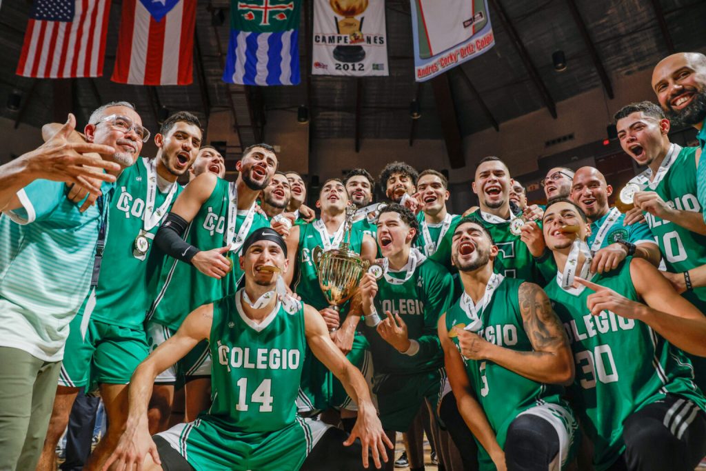 Para cerrar con broche de oro el segundo año consecutivo de la final de Festival Deportivo de la LAI en Mayagüez, el equipo colegial de baloncesto masculino se alzó con el campeonato luego de 31 años se sequía campeonil. Foto LAI