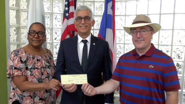 El colectivo Come Colegial recibió un donativo de la Cámara de Comercio del Oeste. Fotocaptura Alexander Machado Martínez