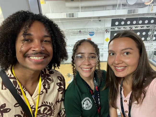 Desde la izquierda, Jeansel Johnson Ayala, Arianna K. Rodríguez Ortiz y Bervely Jane Malugin Ayala, los tres primeros universitarios de Puerto Rico en participar en este nuevo proyecto de la NASA. Suministrada Desde la izquierda, Jeansel Johnson Ayala, Arianna K. Rodríguez Ortiz y Bervely Jane Malugin Ayala, los tres primeros universitarios de Puerto Rico en participar en este nuevo proyecto de la NASA. Suministrada