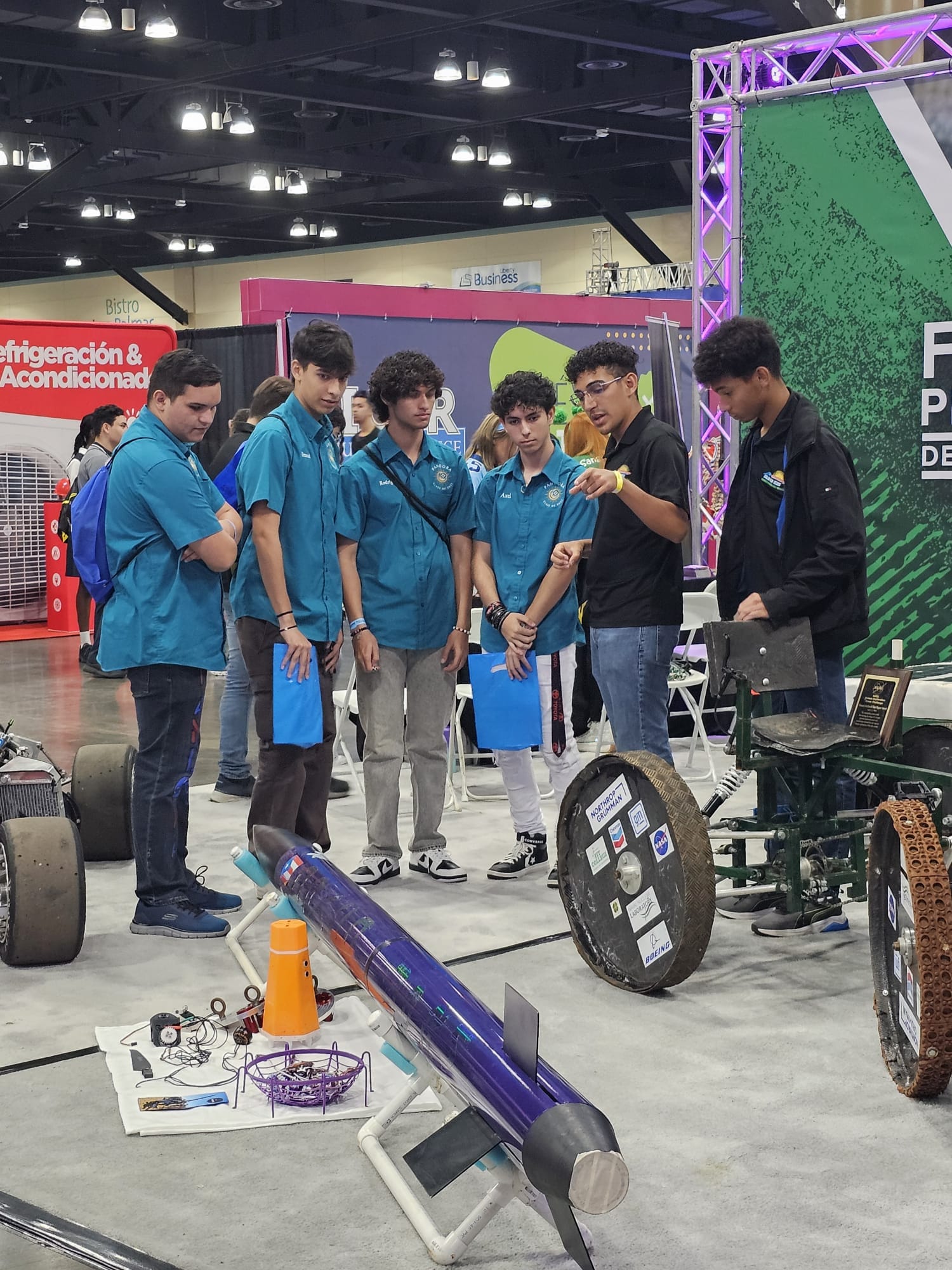 Durante el evento los colegiales presentaron varios de los proyectos que se desarrollan en el RUM, incluyendo el cohete. Suministrada Durante el evento los colegiales presentaron varios de los proyectos que se desarrollan en el RUM, incluyendo el cohete. Suministrada