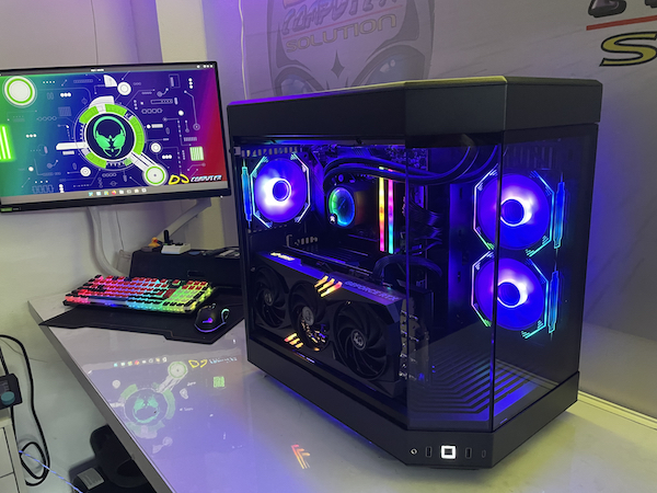 Portada Imagen de una computadora, monitor y teclado sobre un escritorio.