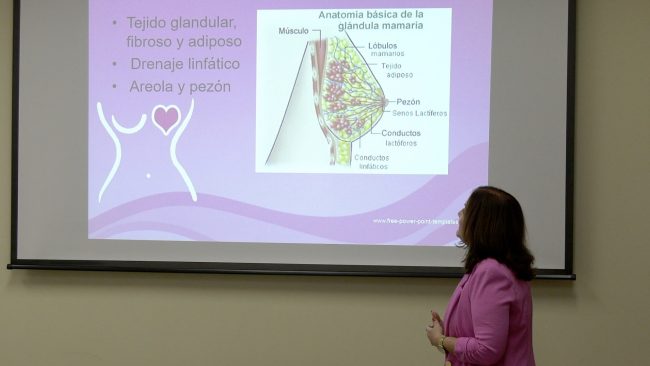 El mensaje es claro y preciso: ¡la detección temprana de cáncer de seno salva vidas! Ese fue el eje principal de la charla educativa El autoexamen de mamas como herramienta de prevención y detección temprana, que ofreció a doctora Gloribell Ortiz Ríos, decana asociada de Estudiantes y coordinadora de la Oficina de Calidad de Vida.  Fotocaptura Prensa RUM El mensaje es claro y preciso: ¡la detección temprana de cáncer de seno salva vidas! Ese fue el eje principal de la charla educativa El autoexamen de mamas como herramienta de prevención y detección temprana, que ofreció a doctora Gloribell Ortiz Ríos, decana asociada de Estudiantes y coordinadora de la Oficina de Calidad de Vida. Fotocaptura Prensa RUM