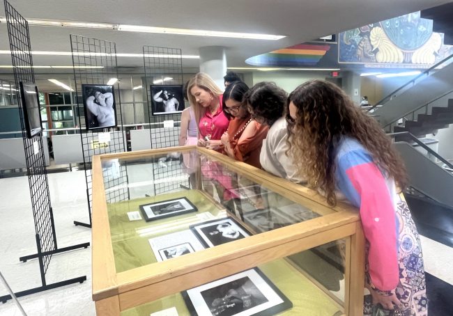 La muestra consta de nueve fotos que capturan las cicatrices luego de un diagnóstico de cáncer de seno.  Foto Prensa RUM La muestra consta de nueve fotos que capturan las cicatrices luego de un diagnóstico de cáncer de seno. Foto Prensa RUM